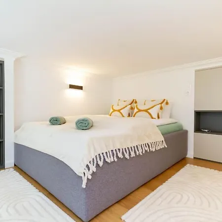 Harmonic In Bem Square Βουδαπέστη