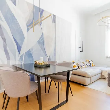 Harmonic In Bem Square Βουδαπέστη